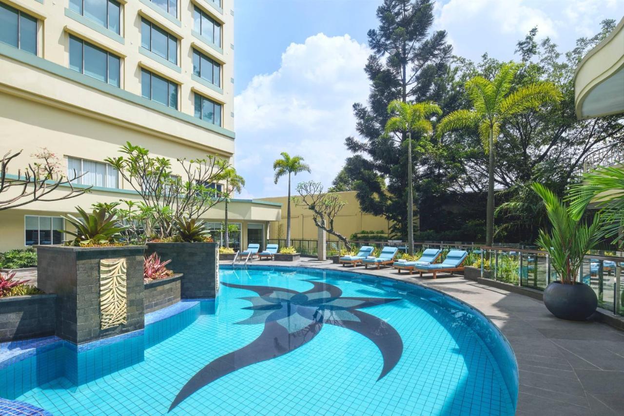 Courtyard By Marriott Bandung Dago Hotel Exterior foto