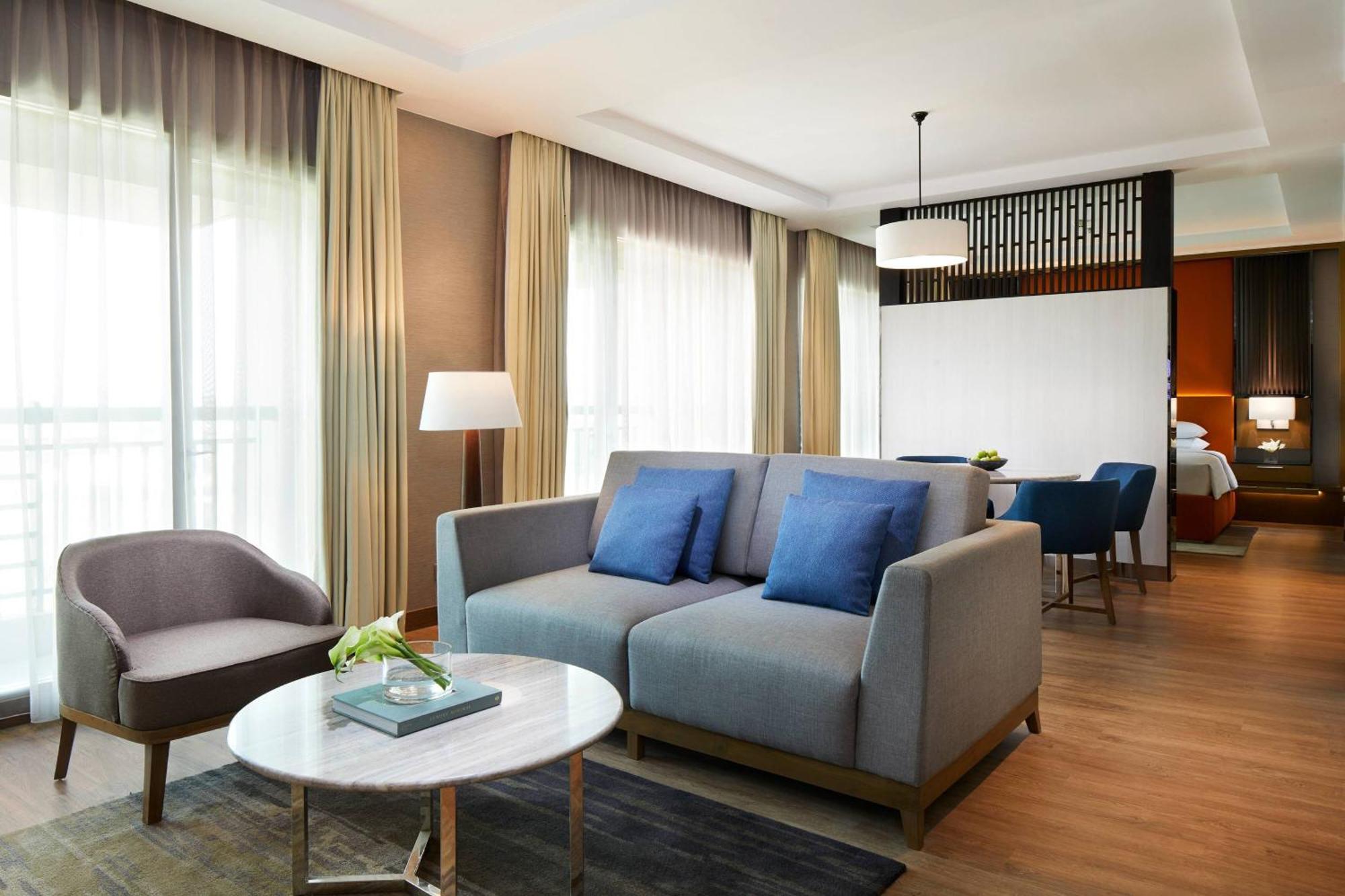 Courtyard By Marriott Bandung Dago Hotel Exterior foto
