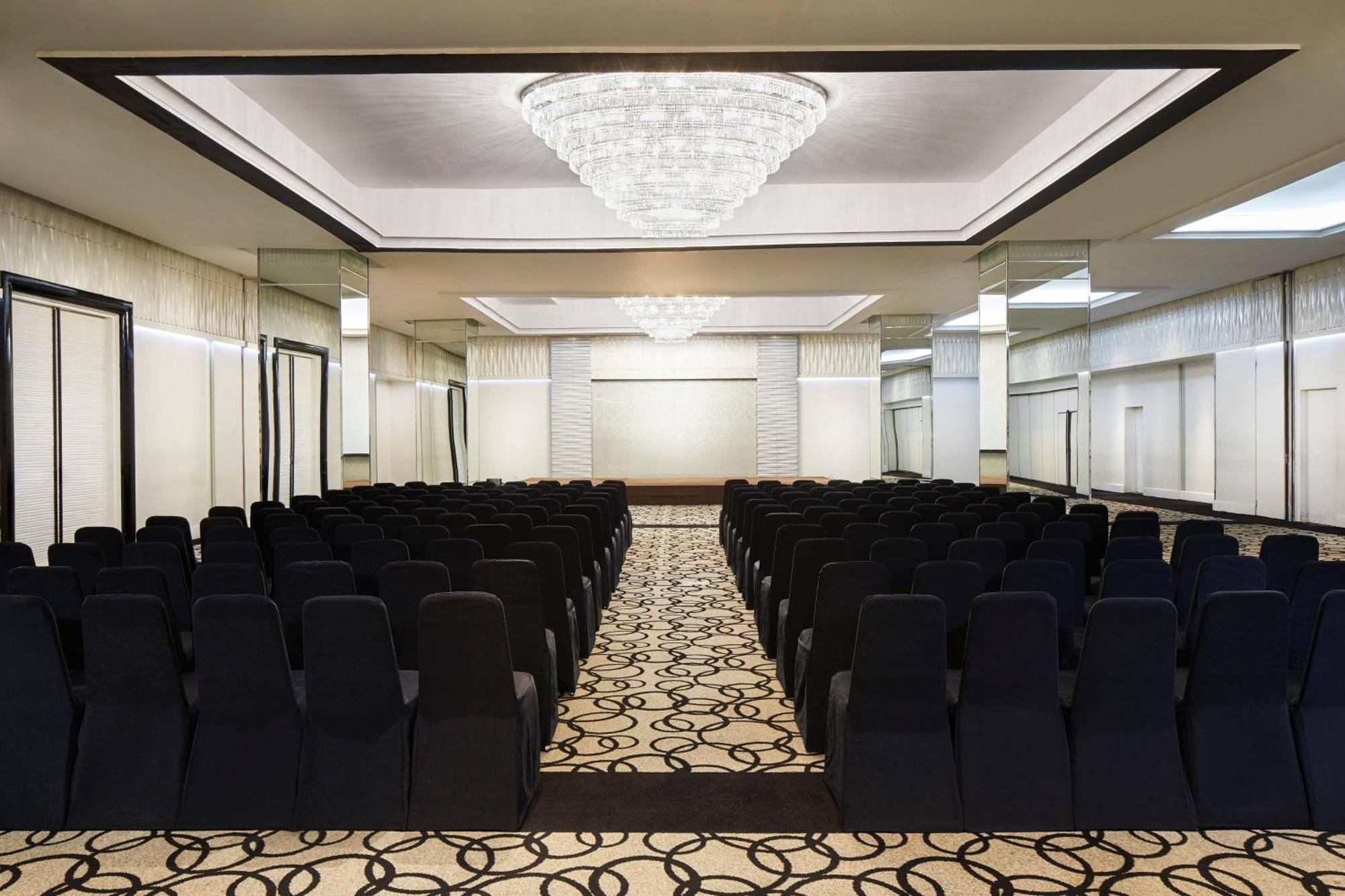 Courtyard By Marriott Bandung Dago Hotel Exterior foto