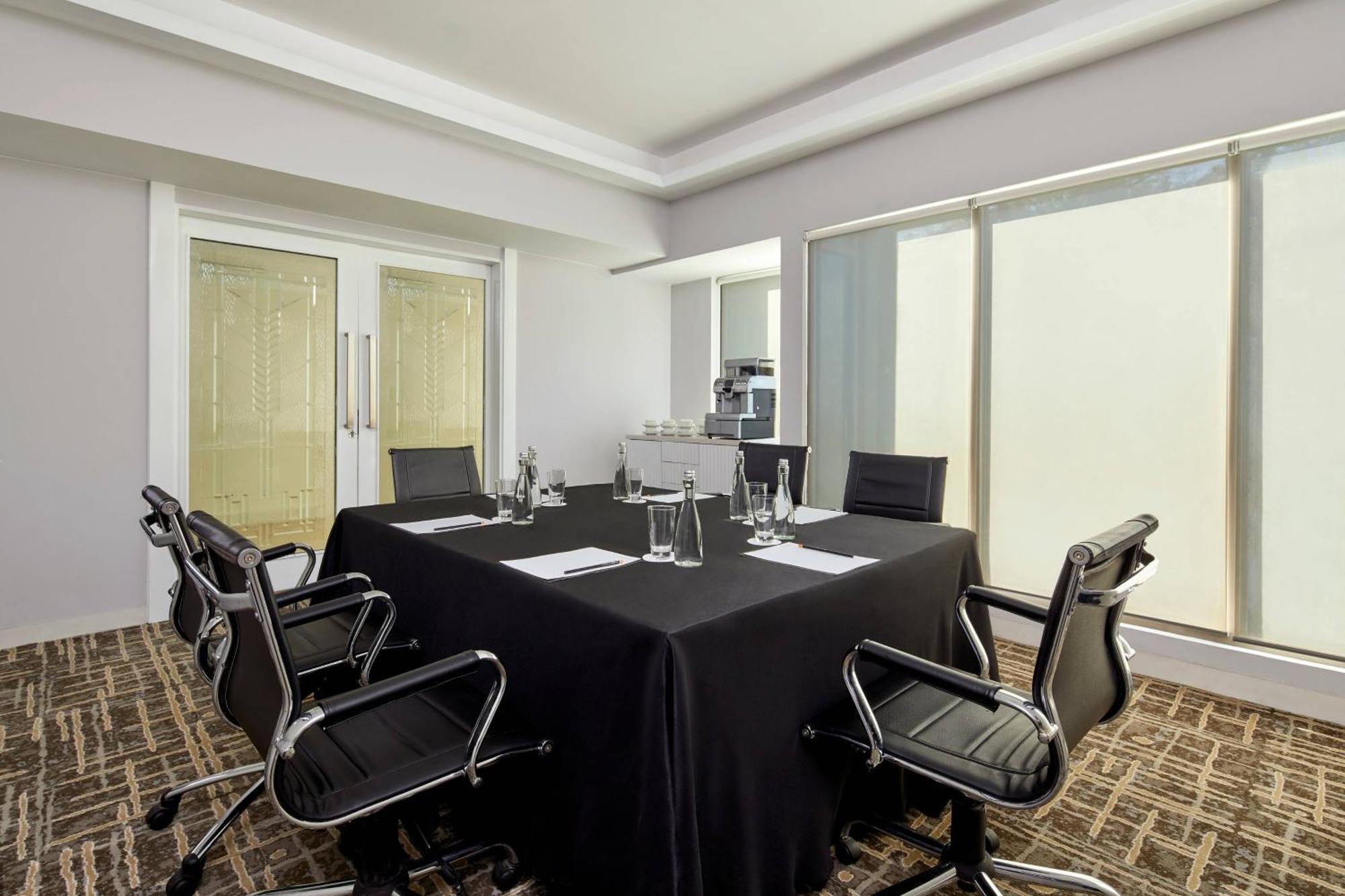 Courtyard By Marriott Bandung Dago Hotel Exterior foto
