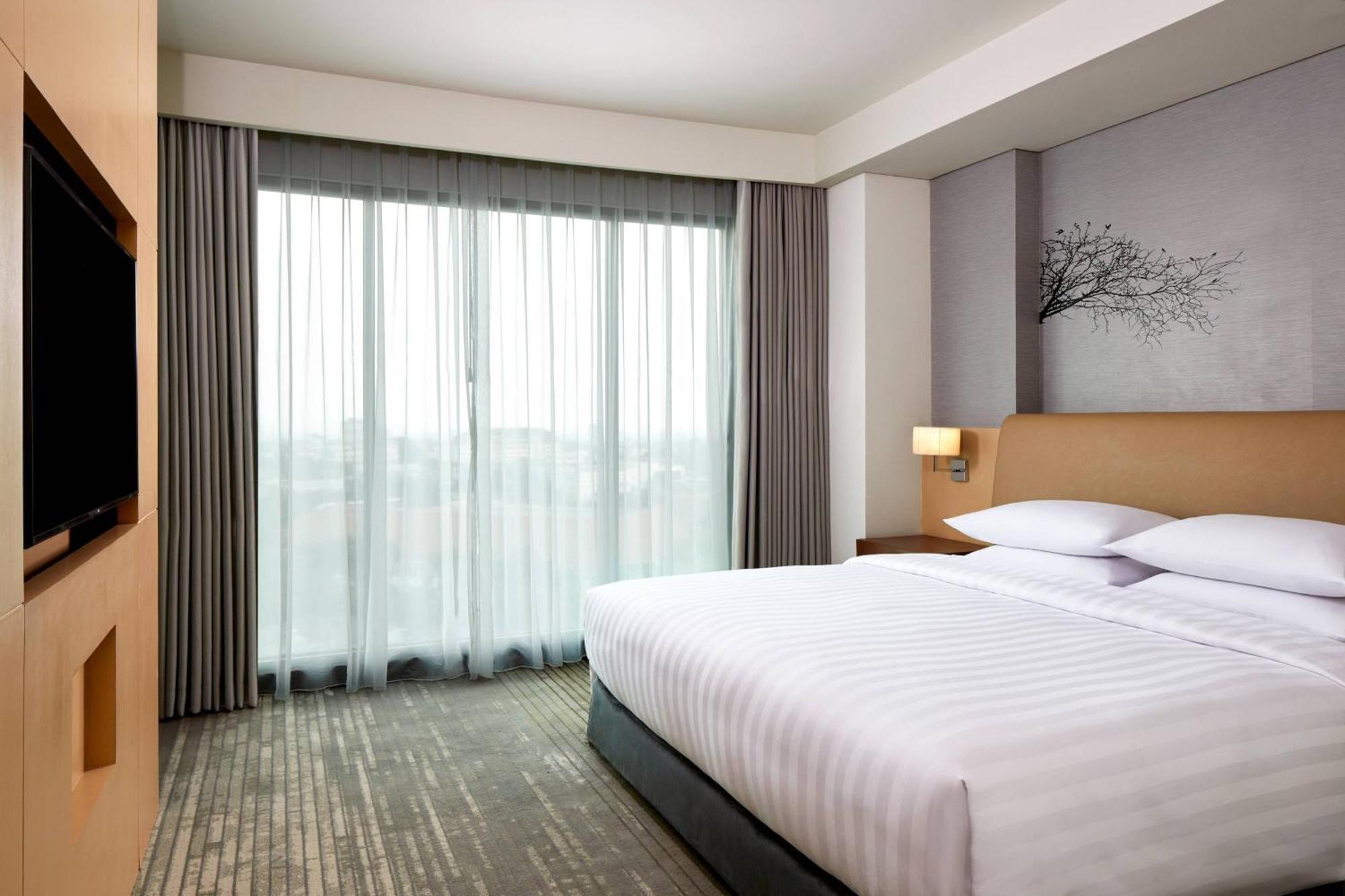 Courtyard By Marriott Bandung Dago Hotel Exterior foto
