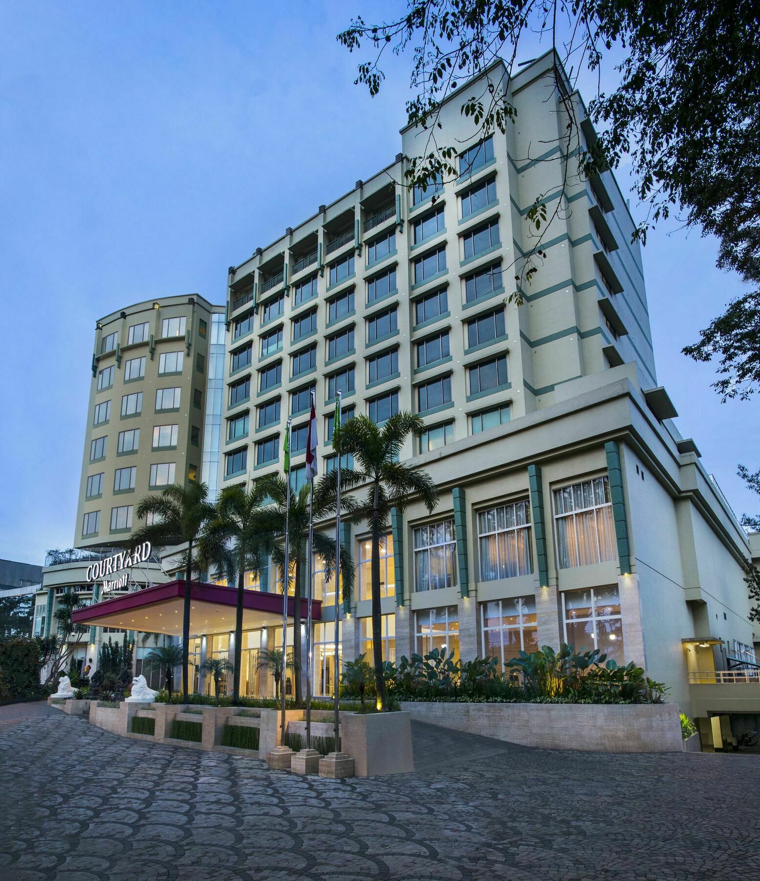 Courtyard By Marriott Bandung Dago Hotel Exterior foto