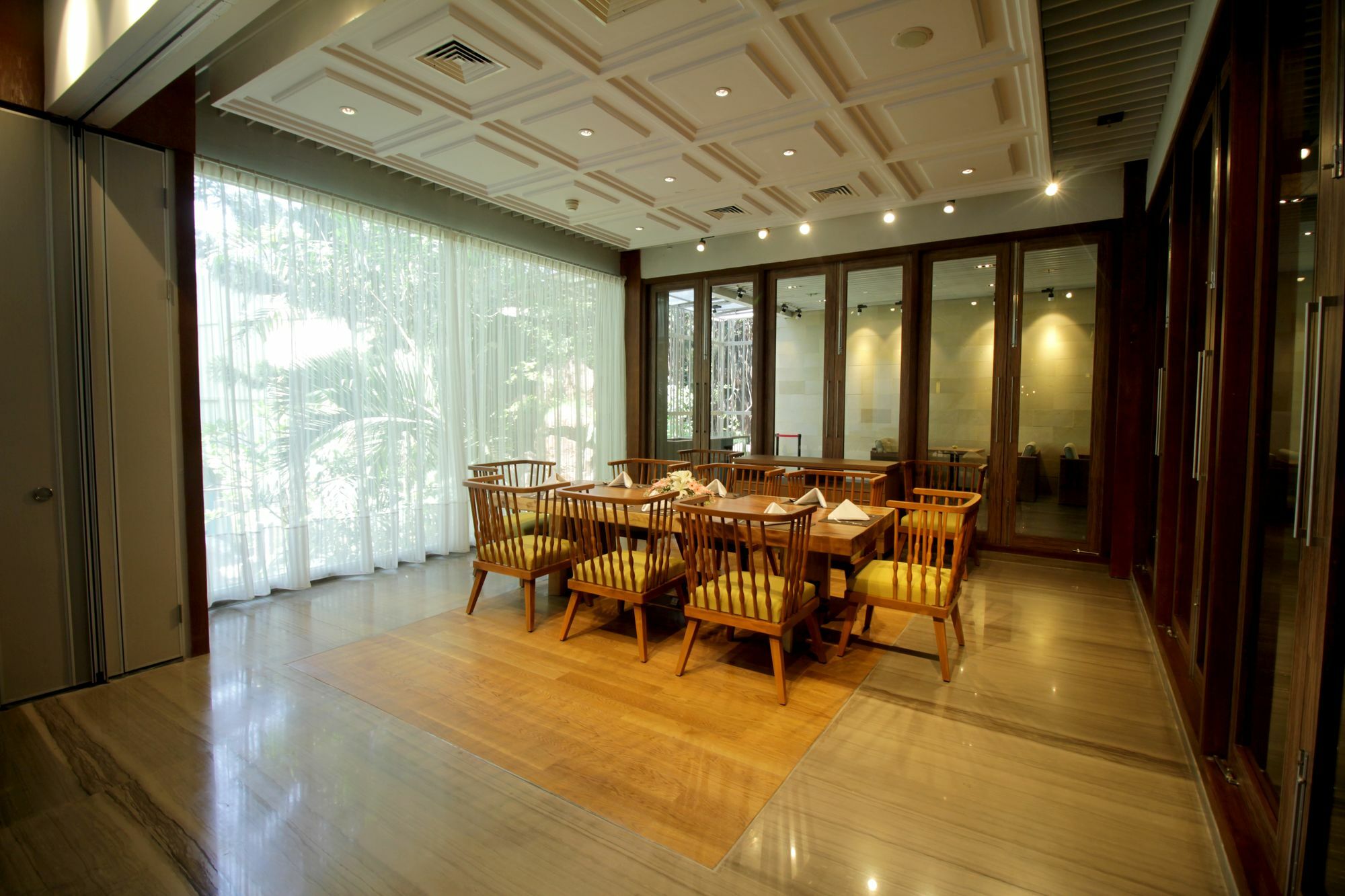 Courtyard By Marriott Bandung Dago Hotel Exterior foto